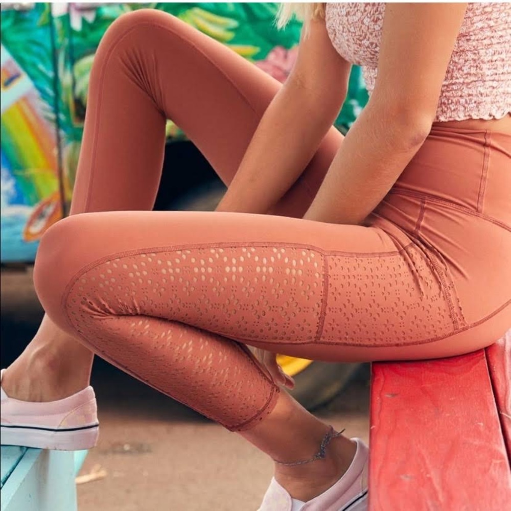 Aerie NWT 7/8 hi-rise legging with laser cut panels, size S